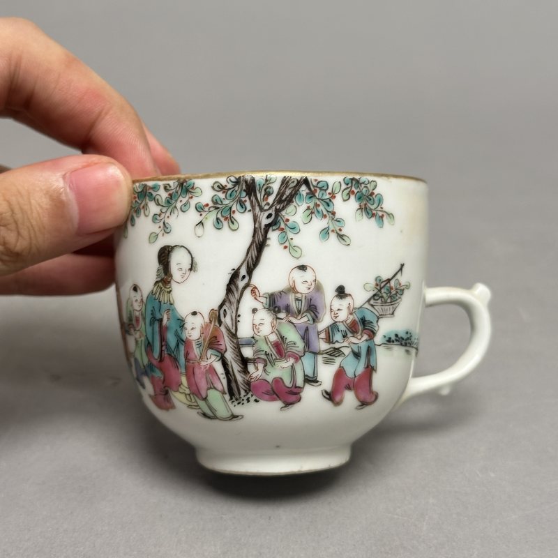 清晚期 粉彩人物图把杯 - 图2