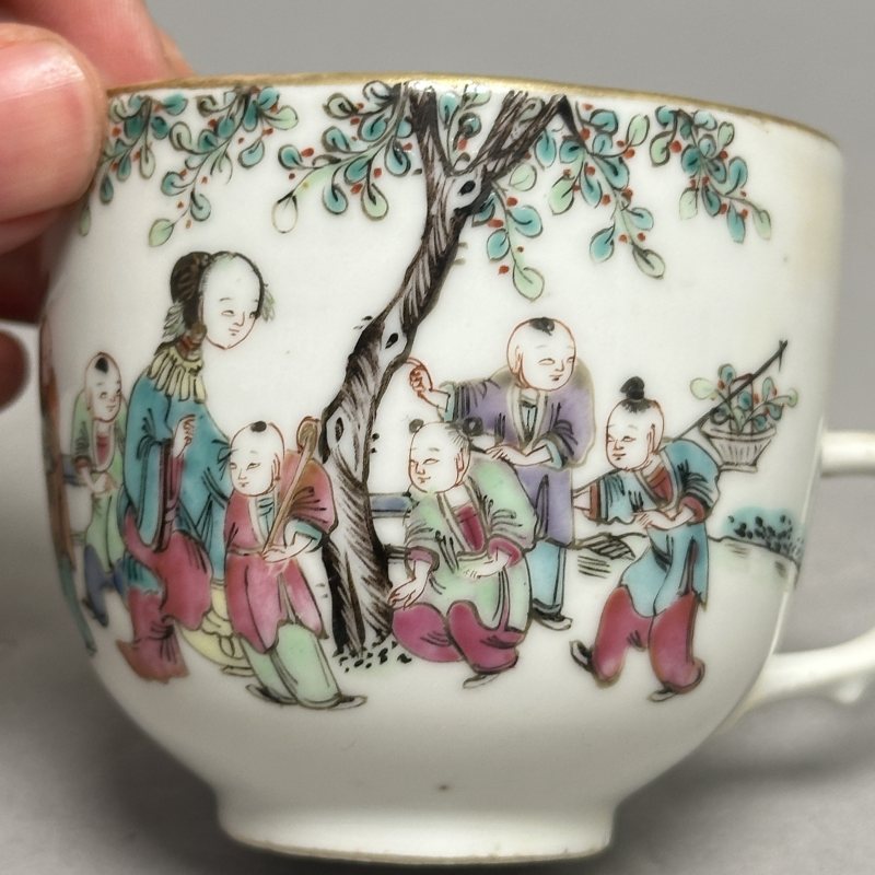 清晚期 粉彩人物图把杯 - 图3