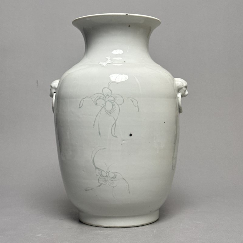 清光绪 白釉隐青花鸟兽耳尊 - 图5