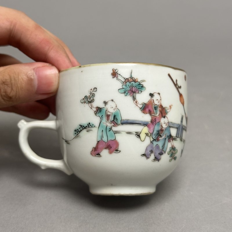 清晚期 粉彩人物图把杯 - 图5
