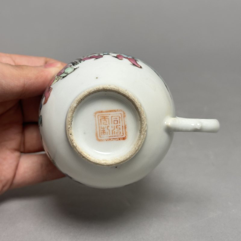 清晚期 粉彩人物图把杯 - 图9
