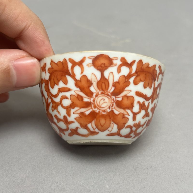 清晚期 矾红缠枝莲纹杯 - 图3
