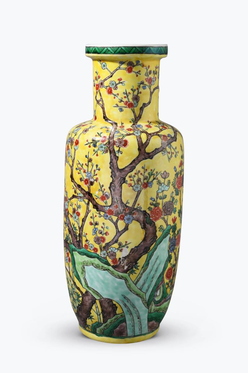 清晚期  黄地五彩梅花纹棒槌瓶