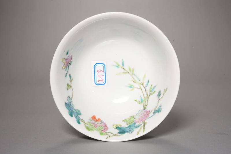 清晚期  粉彩过枝癞瓜纹茶碗 - 图2
