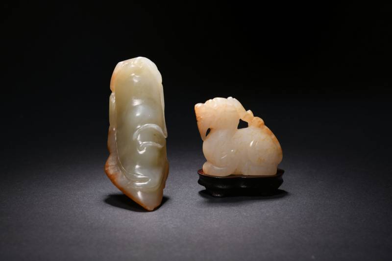 清  玉雕瑞兽、瑞果各一件