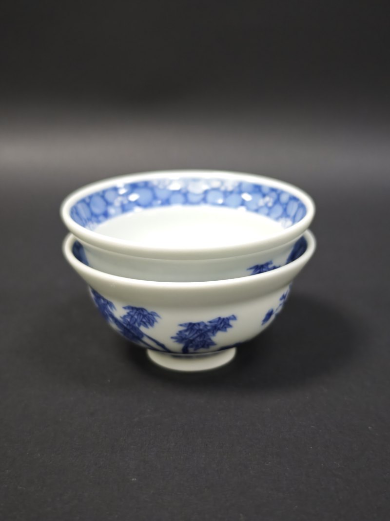 当代  青花内蝶恋花外洞石花竹图折腰杯一对 - 图16