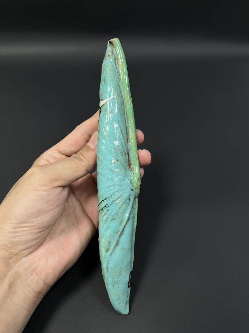 清晚期  松石绿地粉彩双鹤图卷荷壁瓶 - 图3