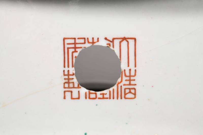 清晚期  粉彩群仙祝寿花鸟纹方瓶 - 图3
