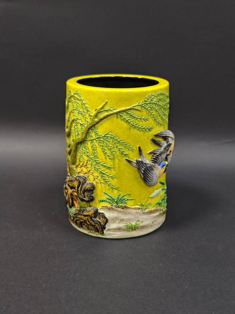 清晚期  粉彩雕瓷花鸟纹笔筒 - 图4