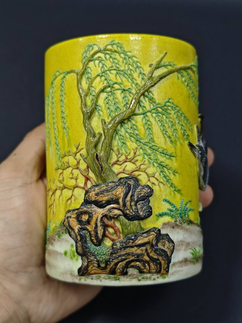 清晚期  粉彩雕瓷花鸟纹笔筒 - 图5
