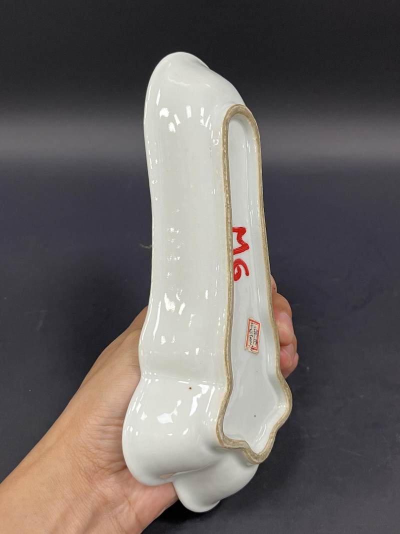 清晚期  青花折枝花卉纹如意形盘一对 - 图5