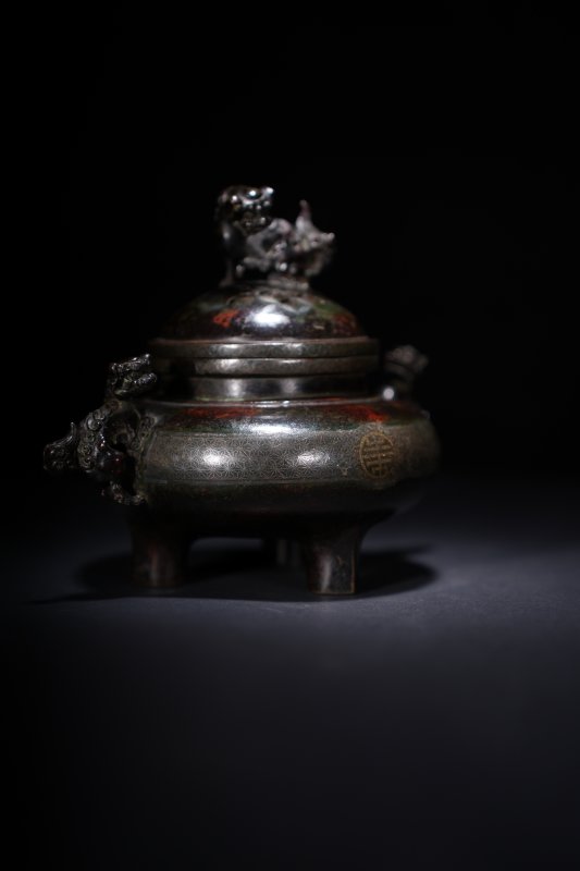 十九世纪 铜鎏金狮耳三足炉 - 图9