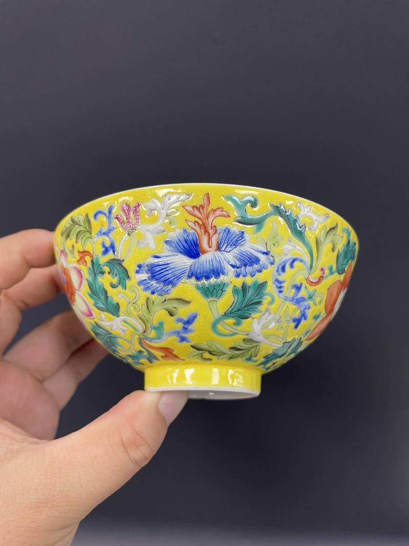 清光绪  内矾红五蝠纹外黄地洋彩缠枝花卉纹碗 - 图4