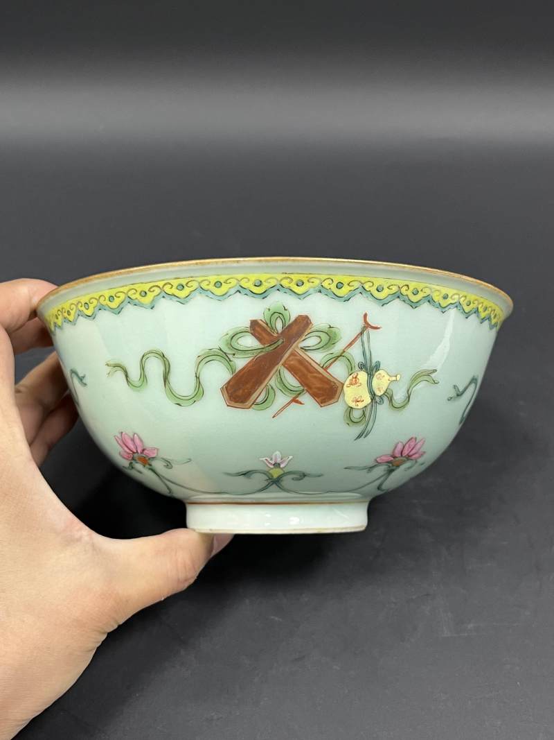 清乾隆  青釉粉彩缠枝莲托暗八仙纹大碗一对 - 图6