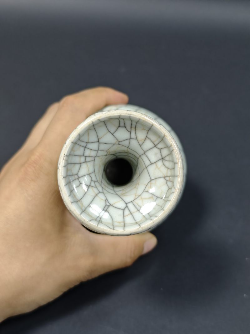 清雍正  仿哥釉小盘口瓶 - 图4