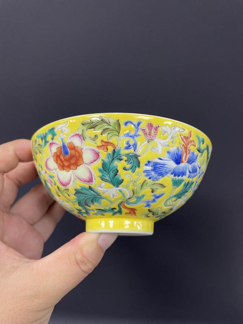 清光绪  内矾红五蝠纹外黄地洋彩缠枝花卉纹碗 - 图5