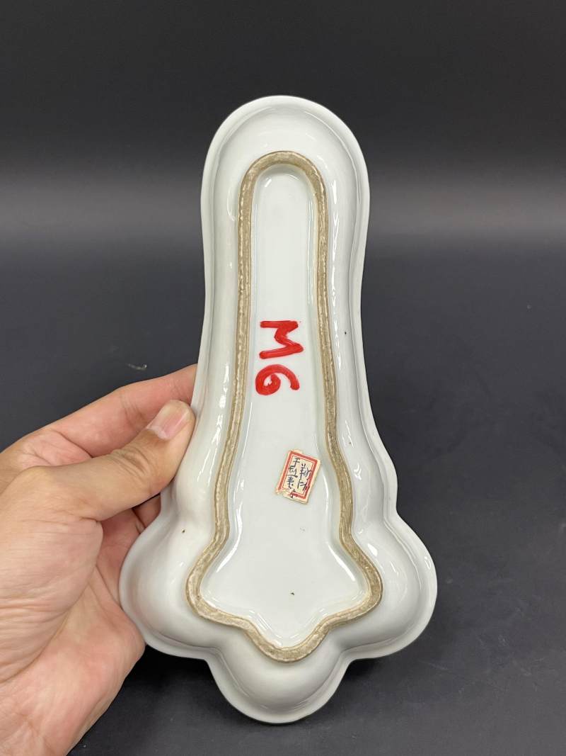 清晚期  青花折枝花卉纹如意形盘一对 - 图6