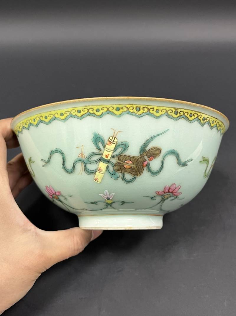 清乾隆  青釉粉彩缠枝莲托暗八仙纹大碗一对 - 图7