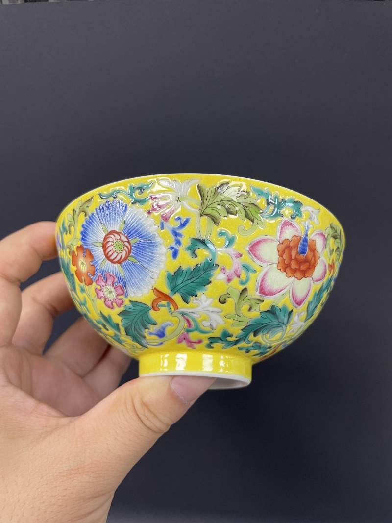 清光绪  内矾红五蝠纹外黄地洋彩缠枝花卉纹碗 - 图6