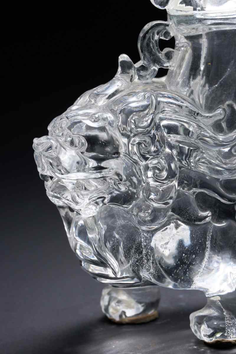 清  水晶雕狮驮宝瓶摆件 - 图2