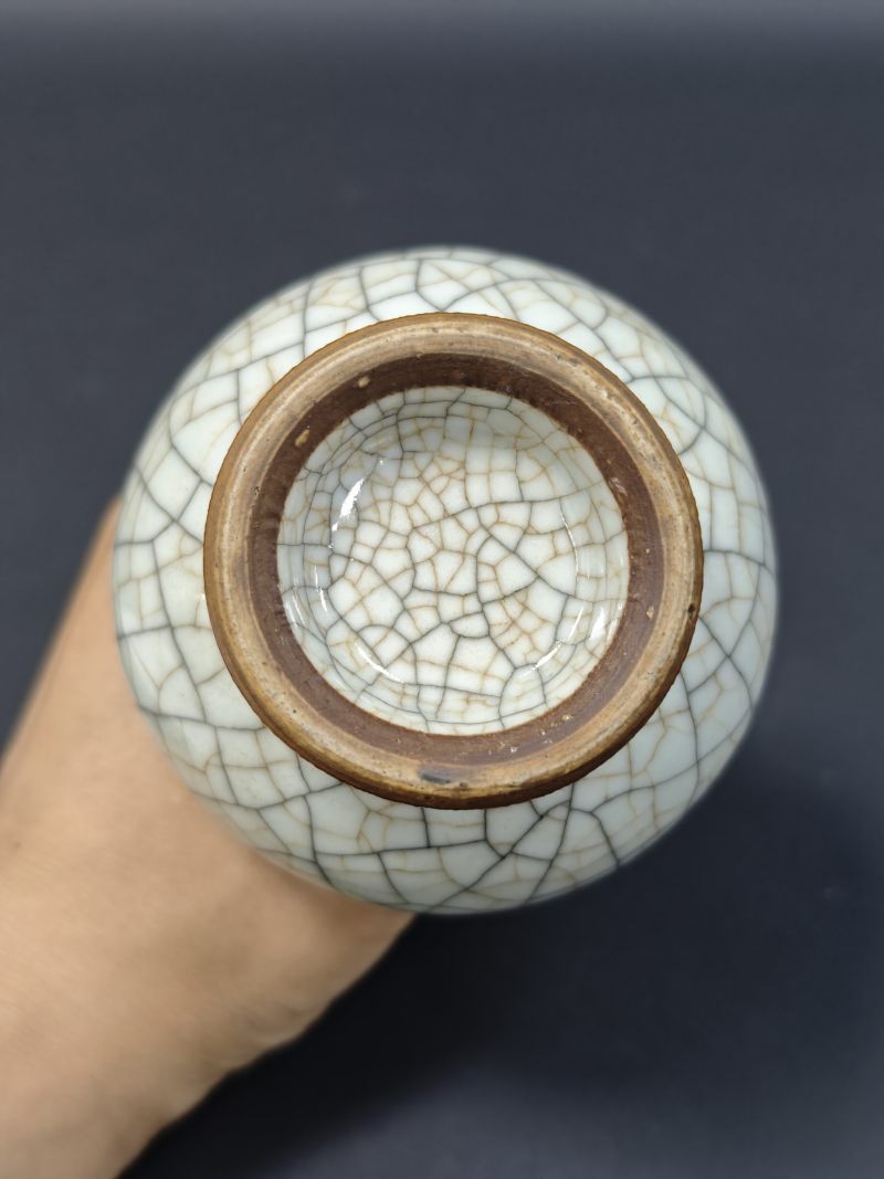 清雍正  仿哥釉小盘口瓶 - 图6