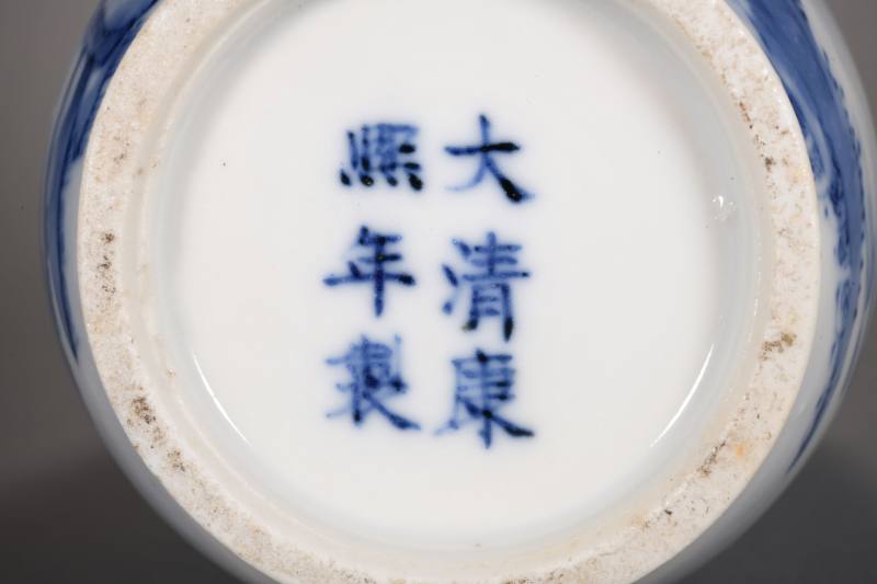 清晚期  青花御马营人物故事图小棒槌瓶 - 图2