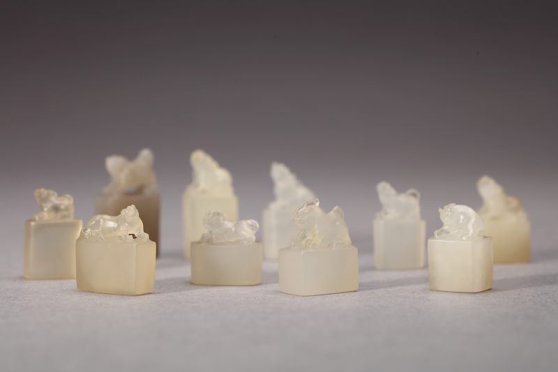 当代 寿山高山石兽钮章一组十件