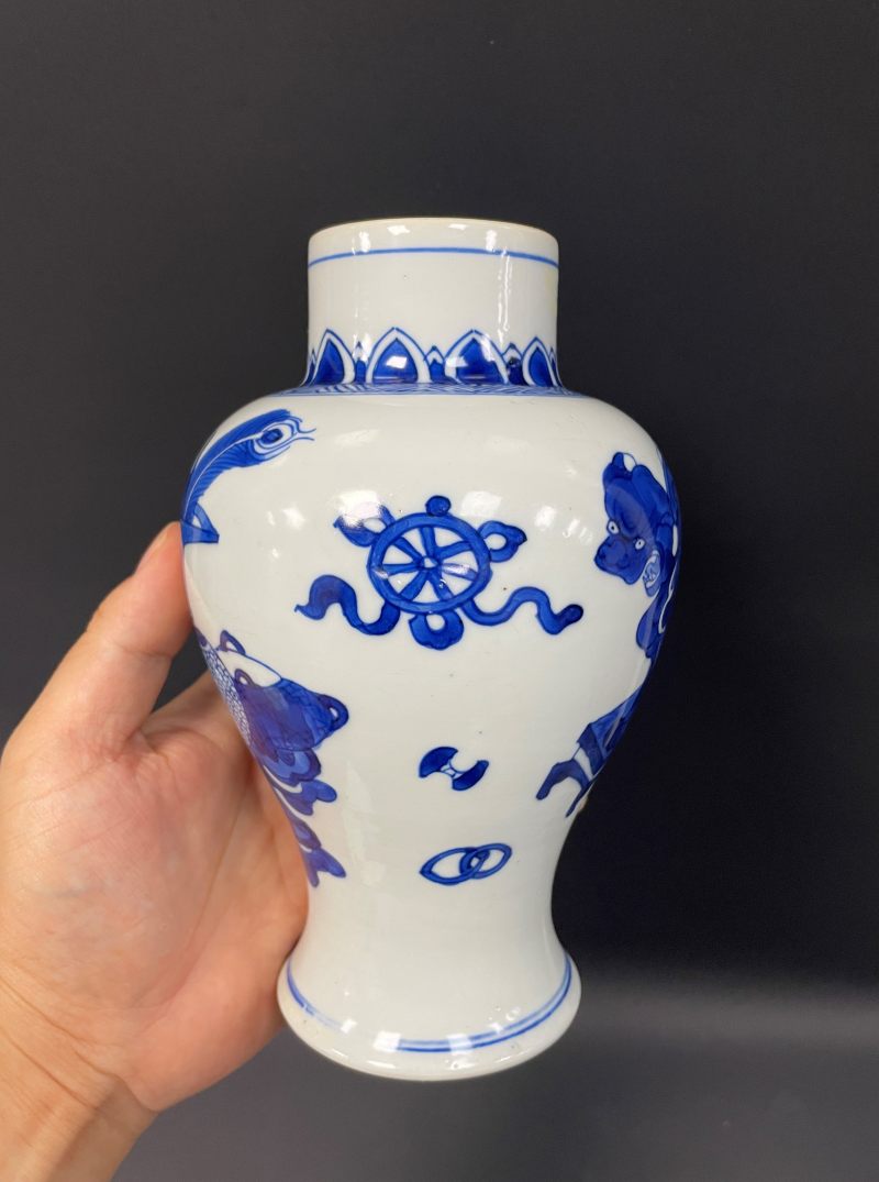 清康熙  青花瑞兽博古图梅瓶 - 图3