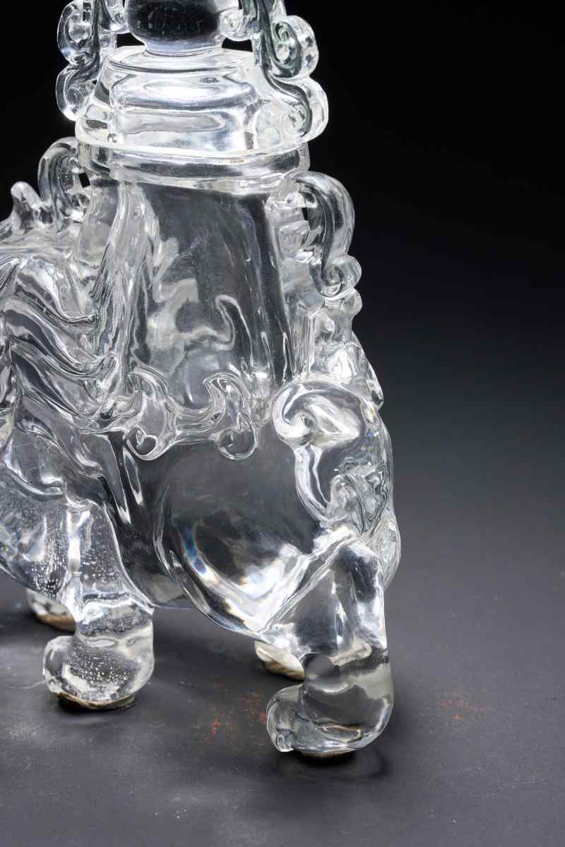 清  水晶雕狮驮宝瓶摆件 - 图4