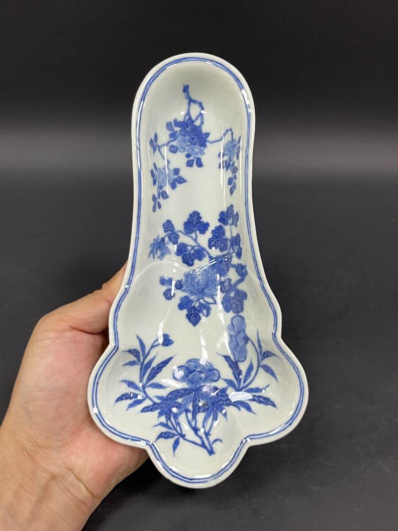清晚期  青花折枝花卉纹如意形盘一对 - 图10