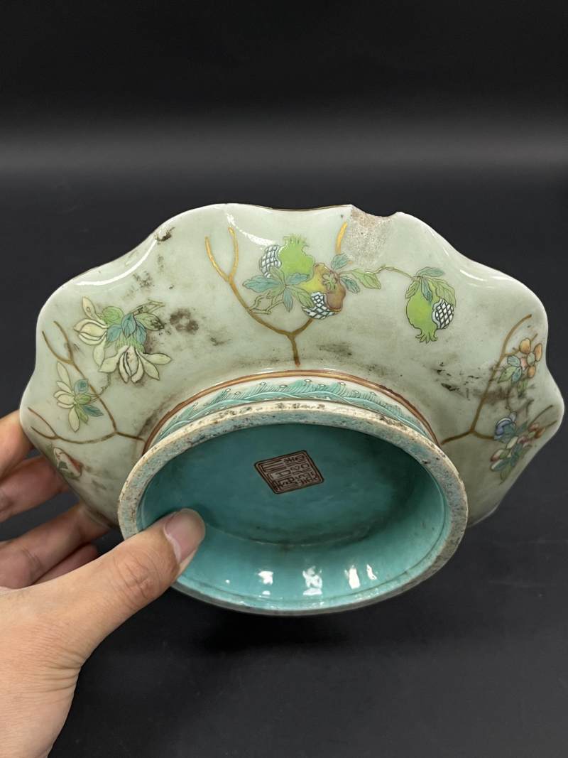 清  粉彩人物纹、花虫纹瓷器五件 - 图7