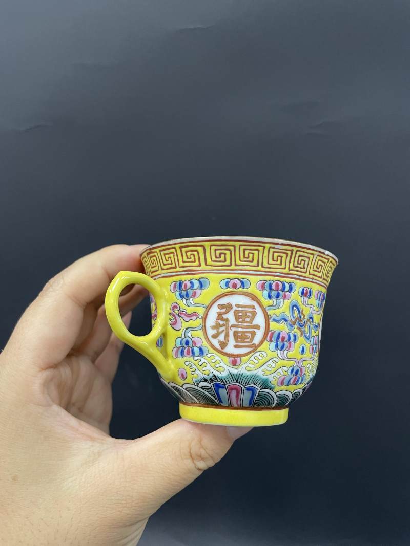清光绪  黄地粉彩万代云开光“万寿无疆”杯盏一对 - 图25