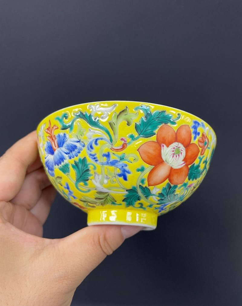 清光绪  内矾红五蝠纹外黄地洋彩缠枝花卉纹碗 - 图11