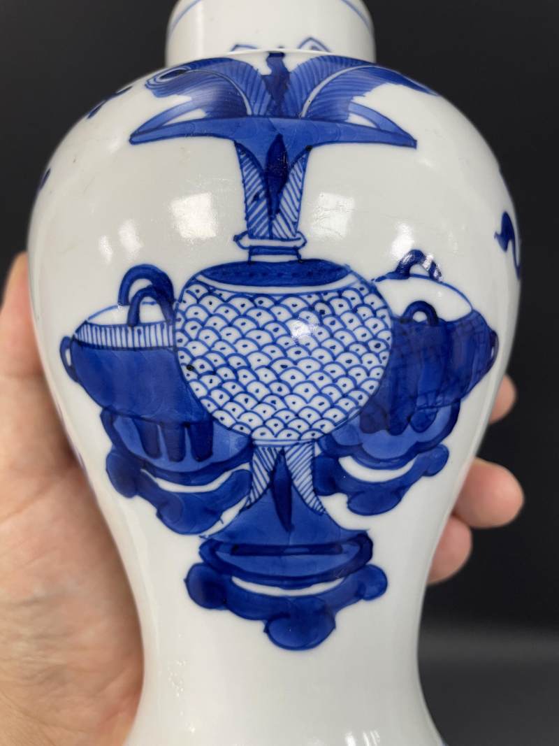 清康熙  青花瑞兽博古图梅瓶 - 图6