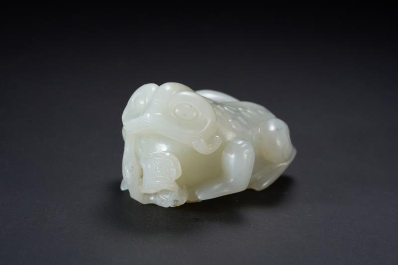 清中期  白玉雕金蝉摆件