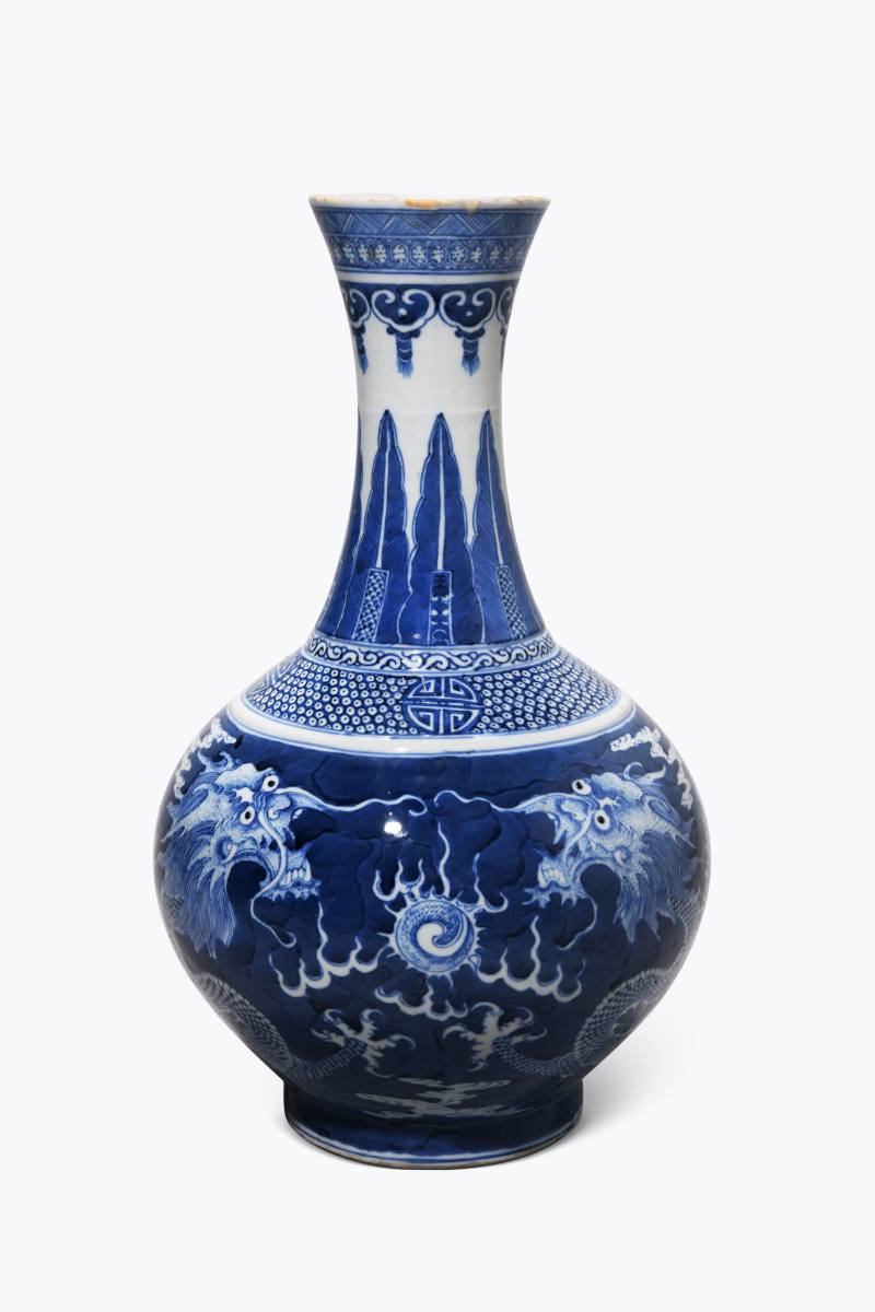 清晚期  青花双龙戏珠纹赏瓶