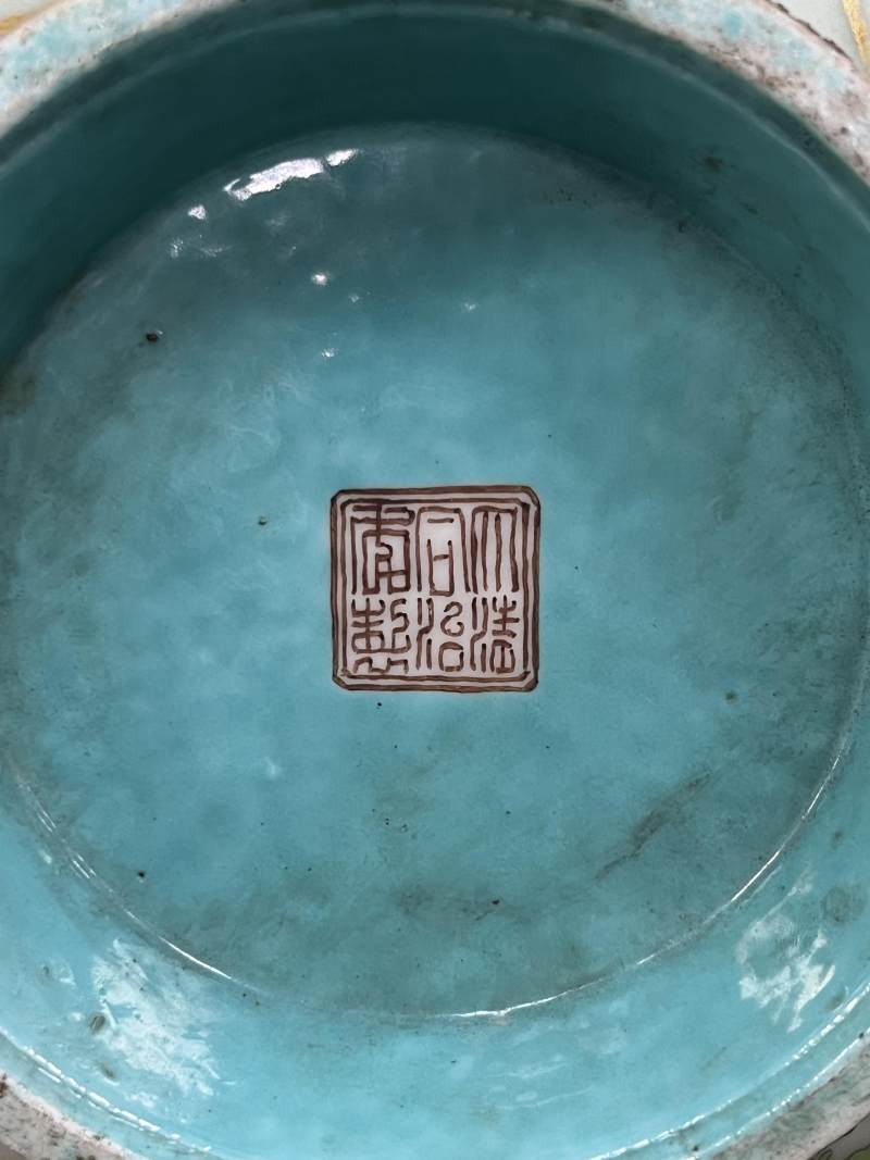 清  粉彩人物纹、花虫纹瓷器五件 - 图10