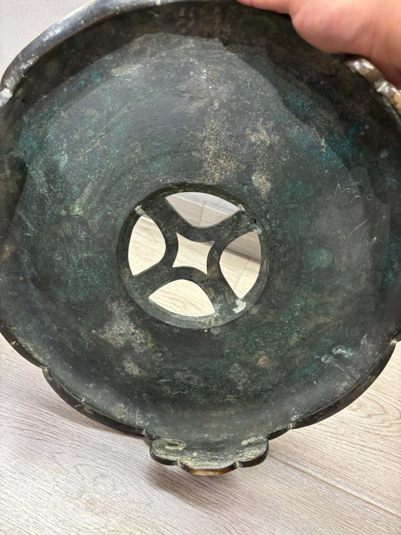 清嘉庆 “连胜堂”款 铜桥耳炉（带原座） - 图20