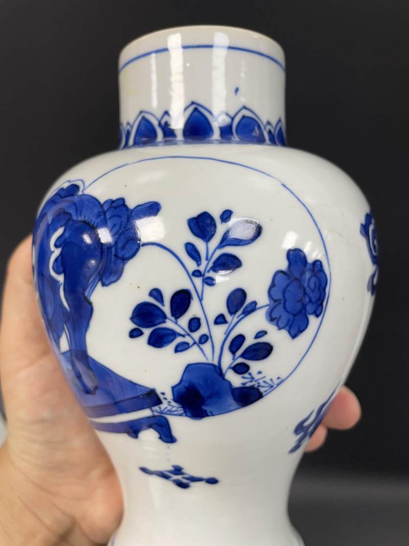 清康熙  青花瑞兽博古图梅瓶 - 图8