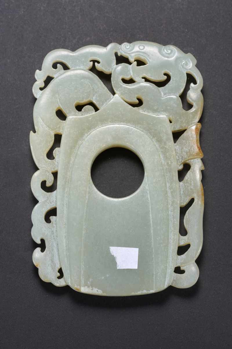 清中期  白玉灰皮镂雕龙凤纹鸡心佩 - 图4