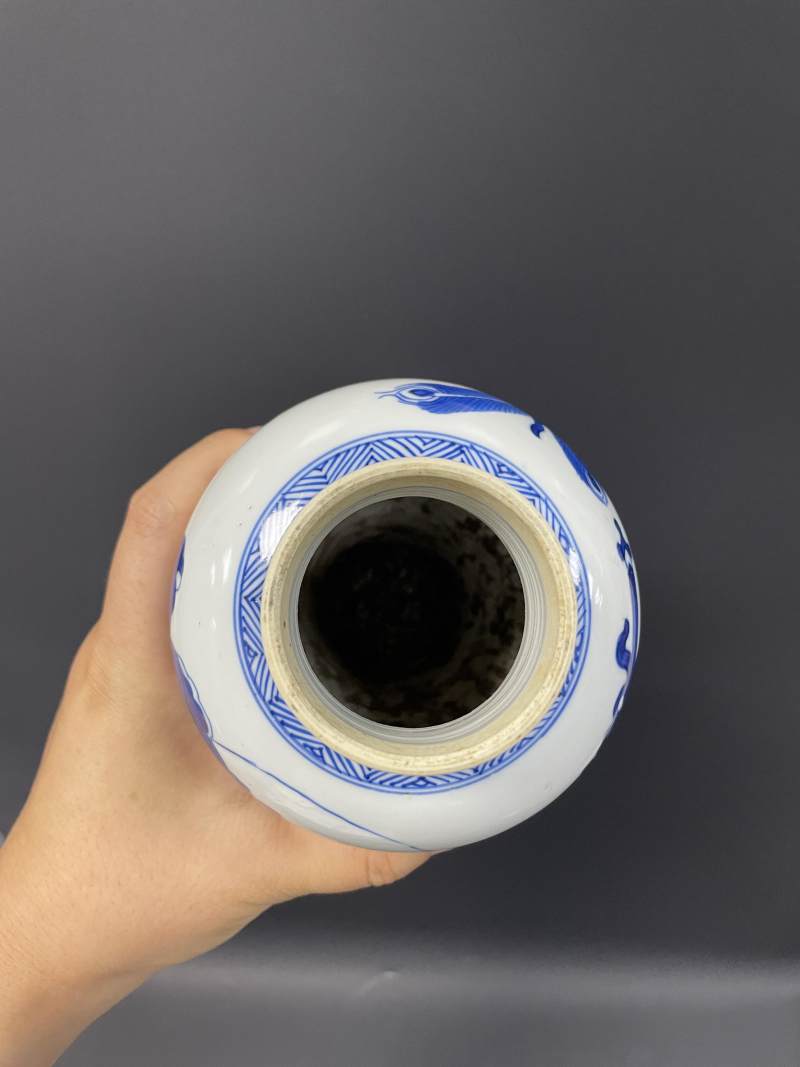 清康熙  青花瑞兽博古图梅瓶 - 图10
