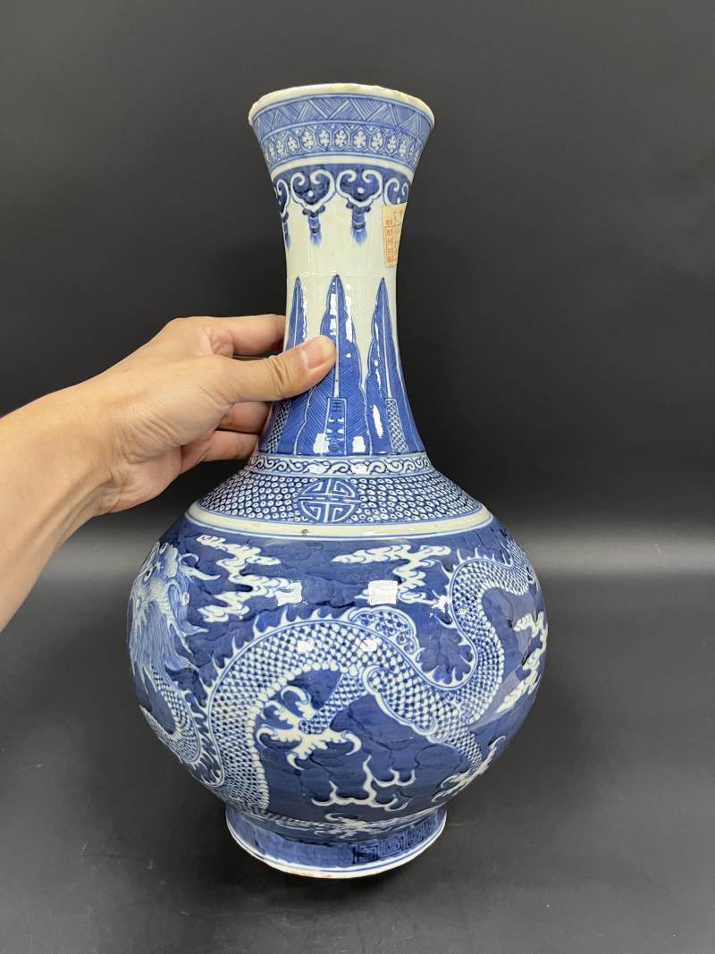 清晚期  青花双龙戏珠纹赏瓶 - 图4