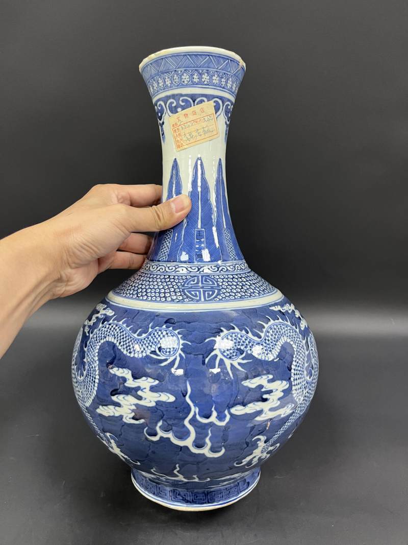 清晚期  青花双龙戏珠纹赏瓶 - 图5