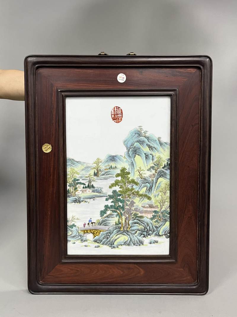 民国  粉彩山水人物纹瓷板挂屏 - 图3