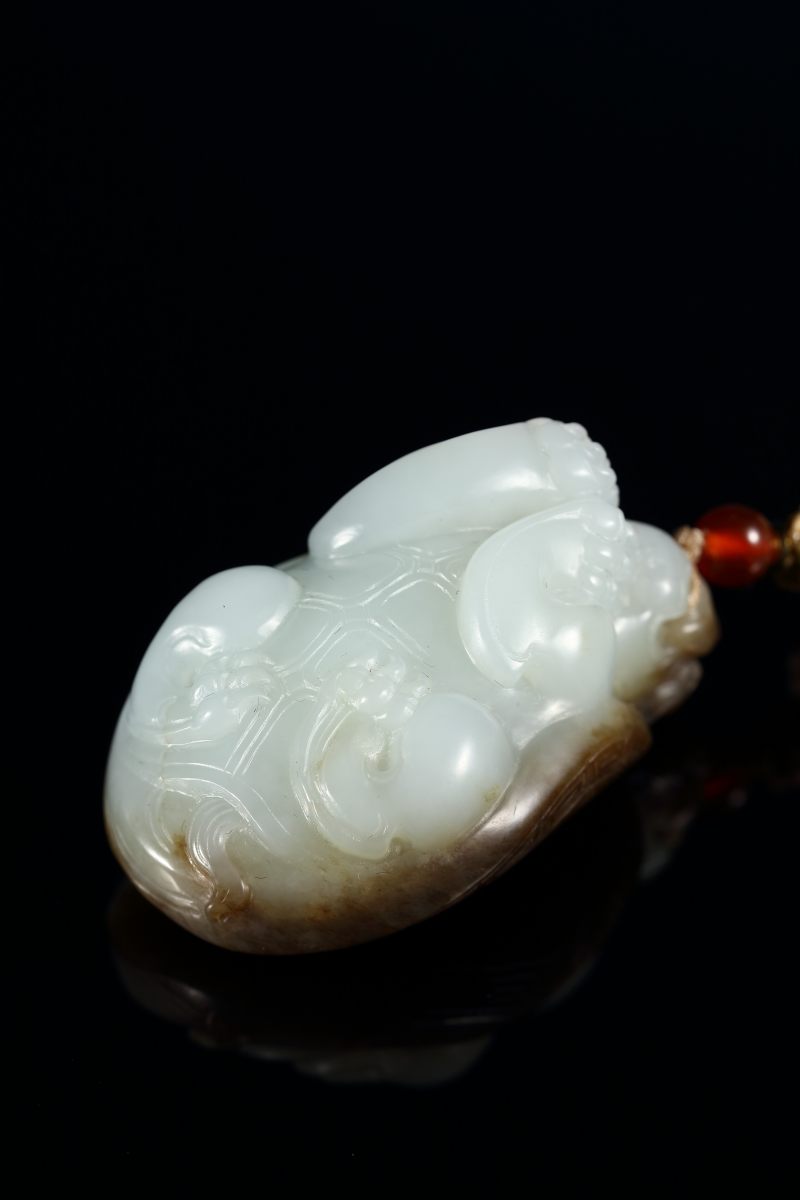 当代  “衣锦荣归”和田玉籽料把件 - 图5