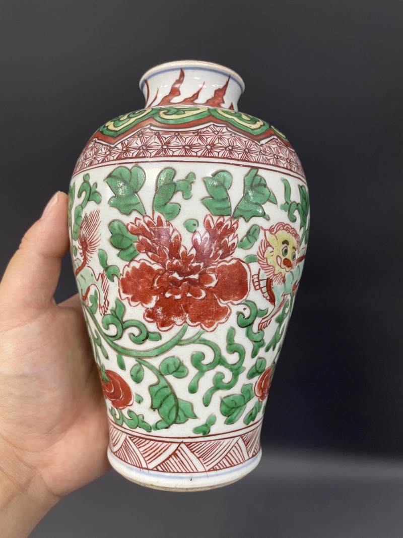 清顺治  五彩穿花牡丹狮纹梅瓶 - 图7