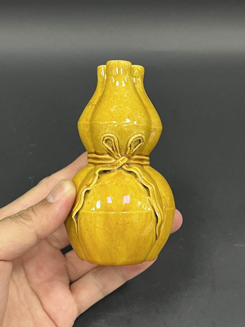 清康熙  黄釉三联葫芦包袱瓶 - 图2