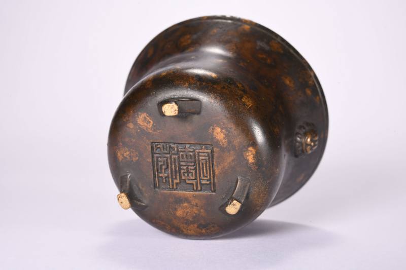 清  铜洒金兽耳小炉 - 图6