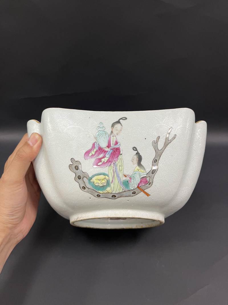 清中期  白地轧道粉彩麻姑献寿图四方倭角大碗 - 图4