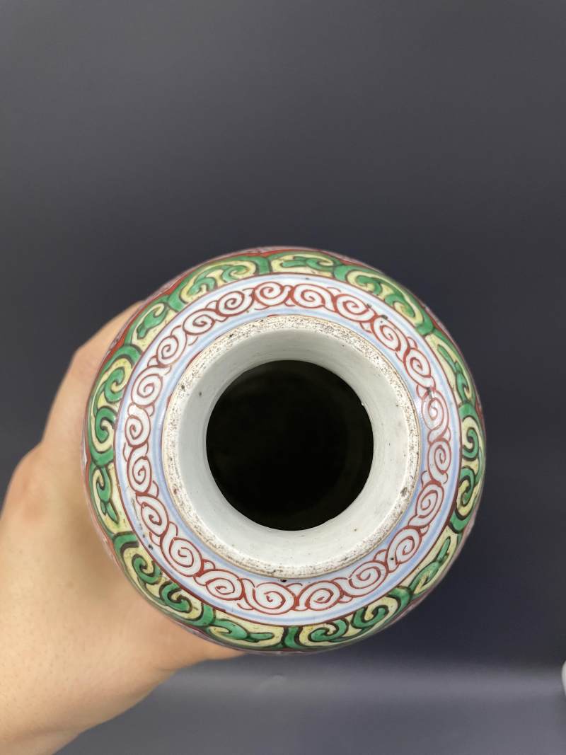 清顺治  五彩穿花牡丹狮纹梅瓶 - 图9